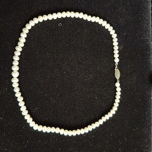 Single strand freshwater pearl necklace